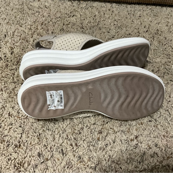 Clarks Women's grey Sandals womens Sise 8 - Picture 11 of 13